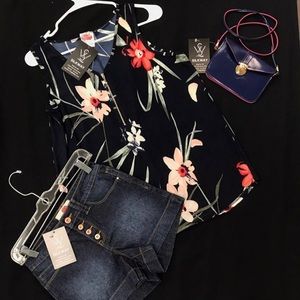 I am selling sleeveless shirt.